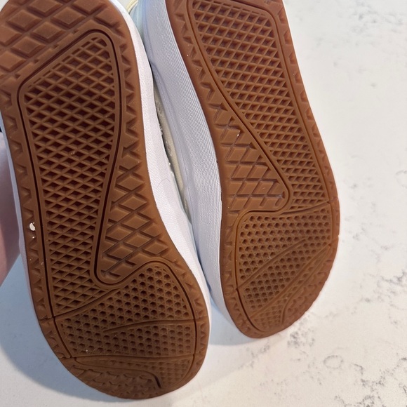 Vans Lizzie Classic White Canvas High-Tops - Picture 10 of 12